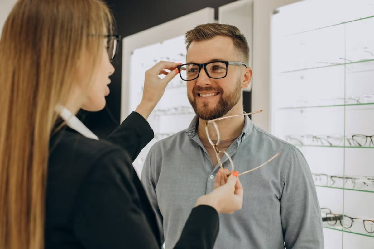 devenir opticien lunetier