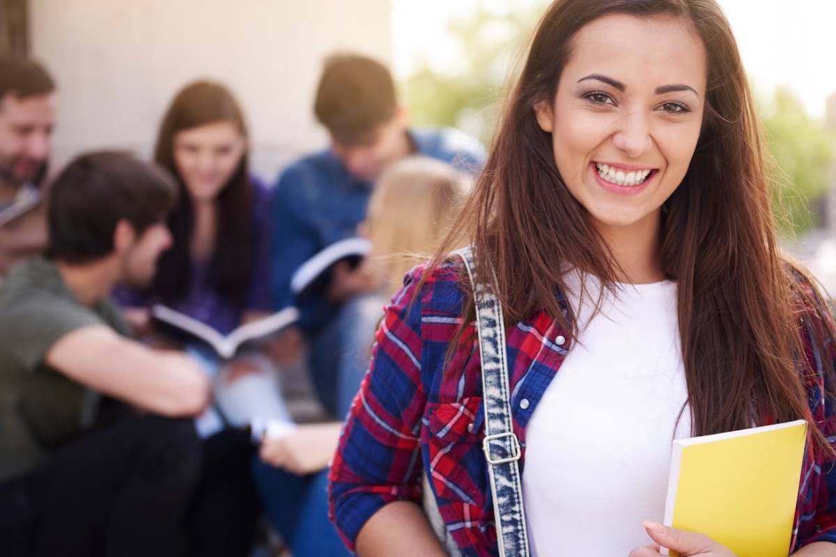 Bac STMG : quels sont les métiers qui recrutent et qui payent ? 13 métiers bien payés avec un bac STMG