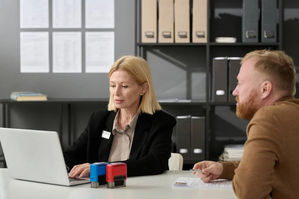 Première fois au chômage ? Voici 3 conseils utiles ! 2 chômage Pôle emploi agence aide administrative démarches emploi renseignements travail insertion professionnelle