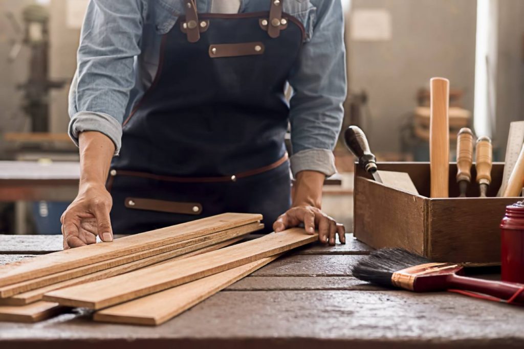 Devenir Menuisier : missions, formations et salaire