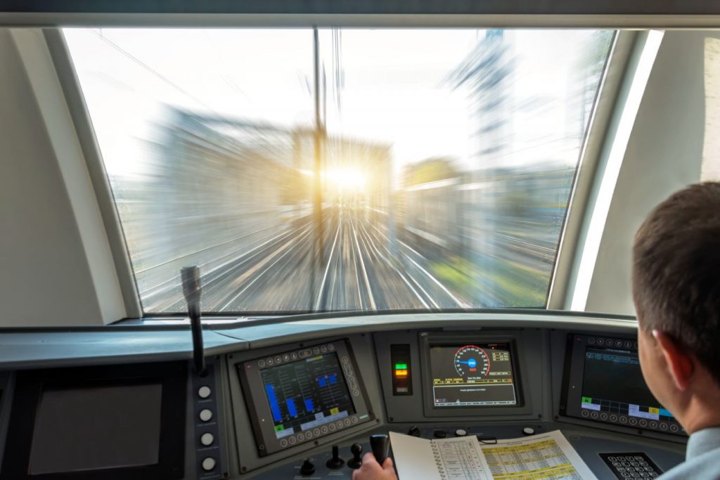 Devenir conducteur de train missions, formations et salaire