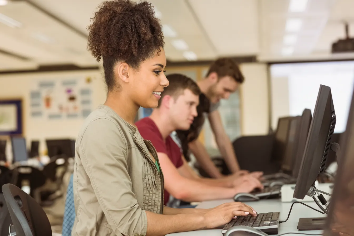 Pourquoi faire un Master en informatique ? Via Métiers
