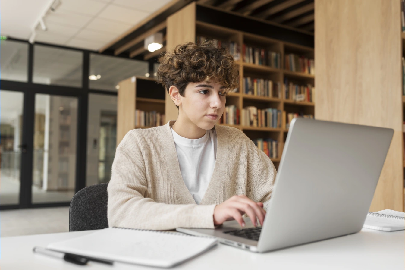 Parcoursup 2025 : tu as jusqu’au 2 avril pour confirmer tes vœux 24 Parcoursup, vous avez jusqu’au mercredi 2 avril pour confirmer vos vœux cette année !