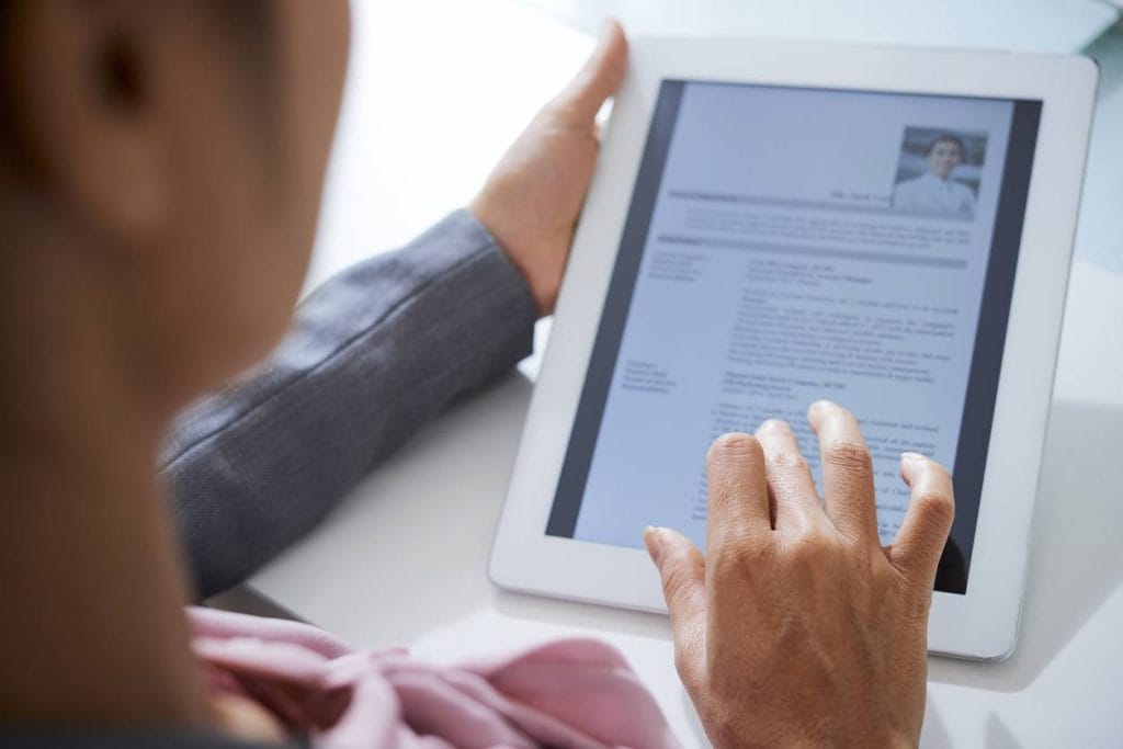 5 conseils pour réussir la création d'un CV international 3 exemples CV suisse