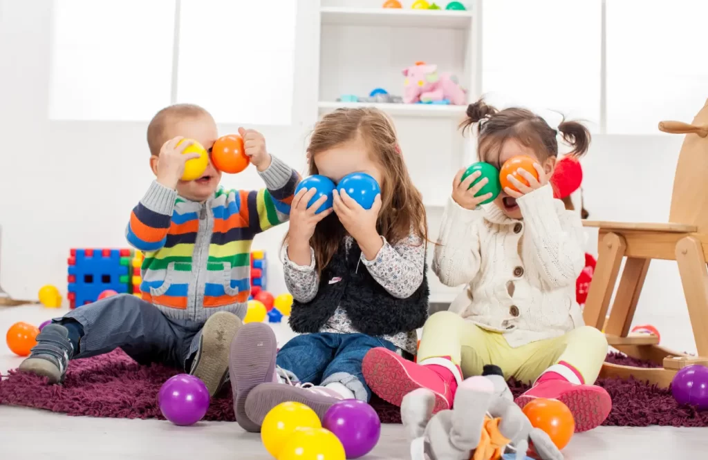 Pourquoi la formation en petite enfance attire de plus en plus de vocations ? 3 formation en petite enfance à distance