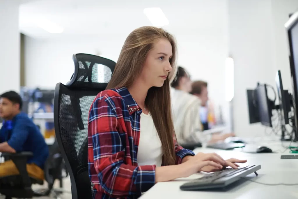 Devenir développeur Full Stack : tout ce qu’il faut savoir pour se lancer et réussir 2 métier développeur full stack
